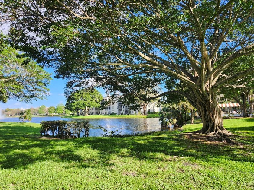 TURN-KEY, SPACIOUS 1ST FLOOR UNIT WITH GORGEOUS LAKE VIEWS - Beach Condo for sale in Davie, Florida on Beachhouse.com