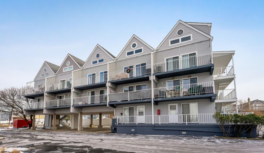 INCREDIBLE VIEWS!!! Top floor, End unit, Bayfront condo. The - Beach Condo for sale in Brigantine, New Jersey on Beachhouse.com