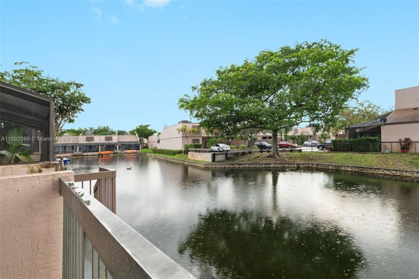 Welcome to waterfront living in Pembroke Pines! This beautifully - Beach Townhome/Townhouse for sale in Pembroke Pines, Florida on Beachhouse.com