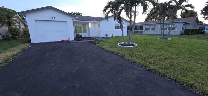 OWNER FINANCING Renovated home in 2025. 60K down pmt. 6.5% int - Beach Home for sale in Lake Worth, Florida on Beachhouse.com