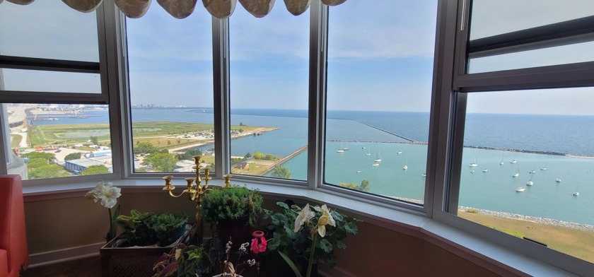 Discover the charm of this rare 2-bdr D unit on the 18th floor - Beach Condo for sale in Milwaukee, Wisconsin on Beachhouse.com