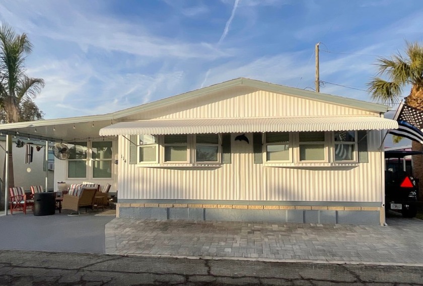 This one-bedroom, two-bath, 1,200+ square-foot mobile home has - Beach Home for sale in Bradenton, Florida on Beachhouse.com