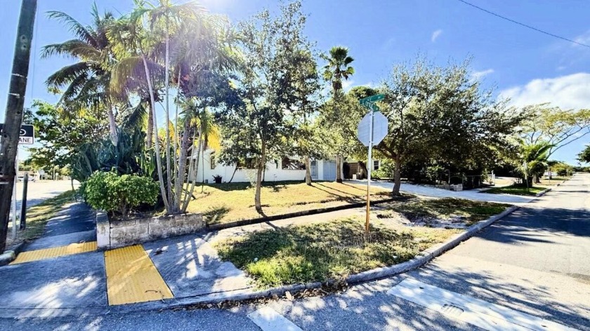 LOCATION! Desirable ''SoSo'' District, corner lot, Intracoastal - Beach Home for sale in West Palm Beach, Florida on Beachhouse.com