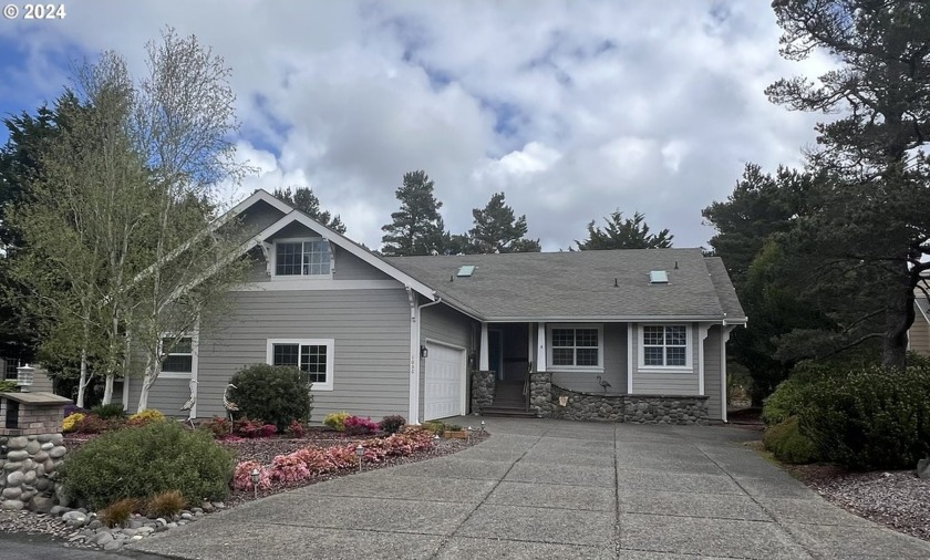 Craftsman style home on .24 acre in prestigious Sandpines - Beach Home for sale in Florence, Oregon on Beachhouse.com