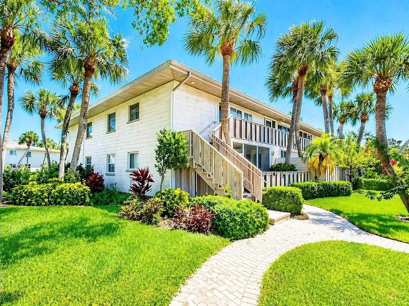 Welcome to your coastal retreat on beautiful Longboat Key! This - Beach Condo for sale in Longboat Key, Florida on Beachhouse.com