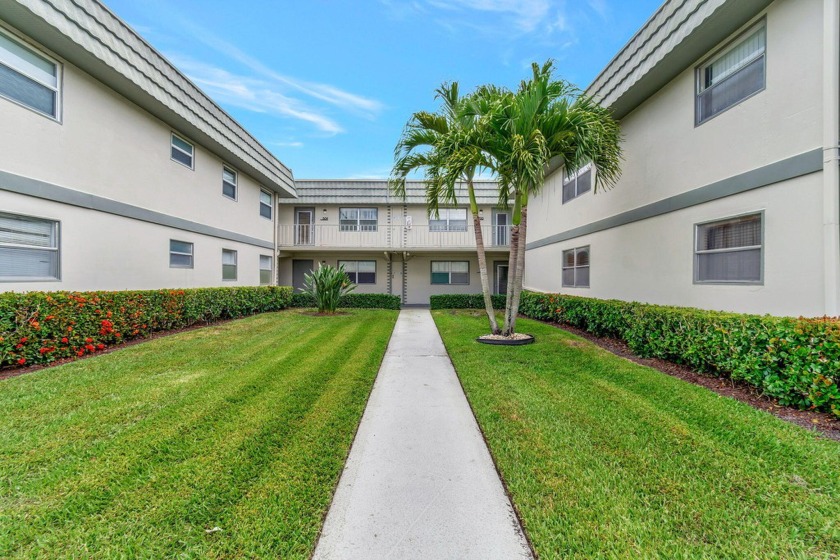 First floor contemporary condominium in gated Kings Point - Beach Condo for sale in Delray Beach, Florida on Beachhouse.com