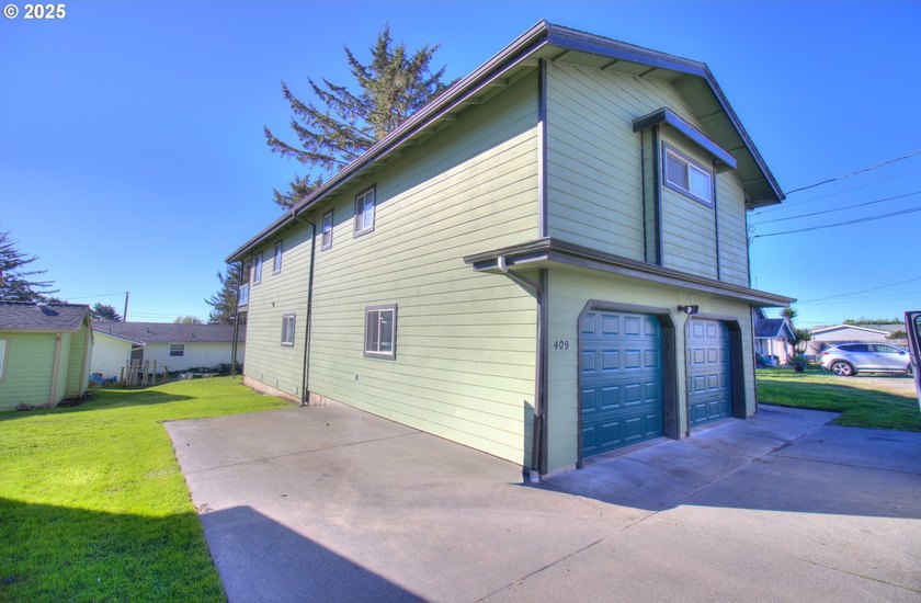 THREE HOMES! Experience the best of coastal living and - Beach Home for sale in Brookings, Oregon on Beachhouse.com