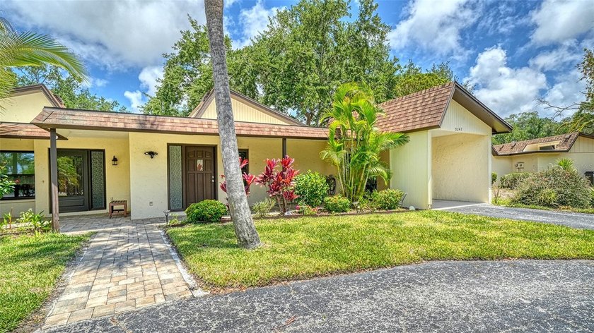 Charming 2-bedroom, 2-bath villa in the highly desirable Gulf - Beach Home for sale in Sarasota, Florida on Beachhouse.com