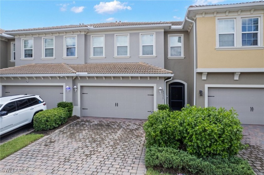 Step into this beautifully maintained 3-bedroom, 2.5-bathroom - Beach Townhome/Townhouse for sale in Fort Myers, Florida on Beachhouse.com