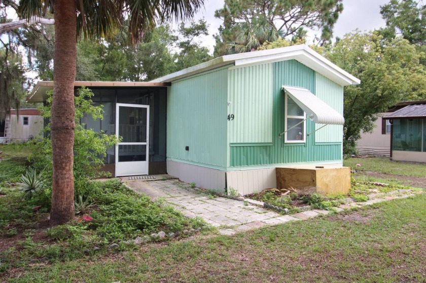 Quiet 55+ Community - The Home is a 1991 Single Wide Mobile - Beach Home for sale in Crystal River, Florida on Beachhouse.com