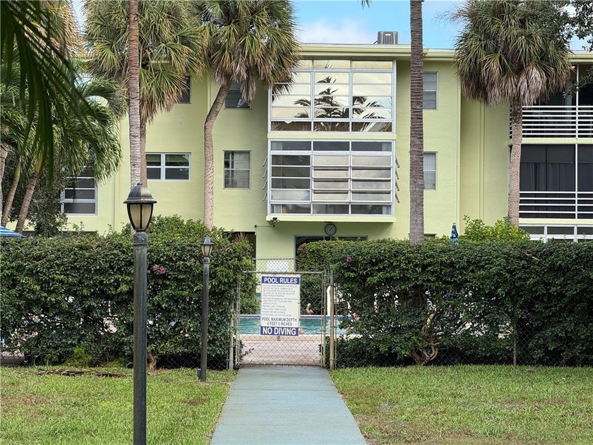 Desirable senior condo with elevator. Updated kitchen and much - Beach Condo for sale in Vero Beach, Florida on Beachhouse.com