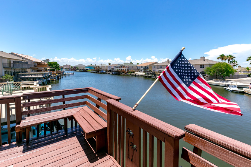 Lovely Waterfront Unit W King Bed, Large Deck, Boat Slip + - Beach Vacation Rentals in Corpus Christi, Texas on Beachhouse.com