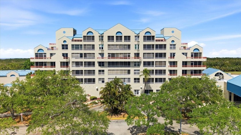 Well-maintained sixth-floor unit offering stunning, unobstructed - Beach Condo for sale in Clearwater, Florida on Beachhouse.com