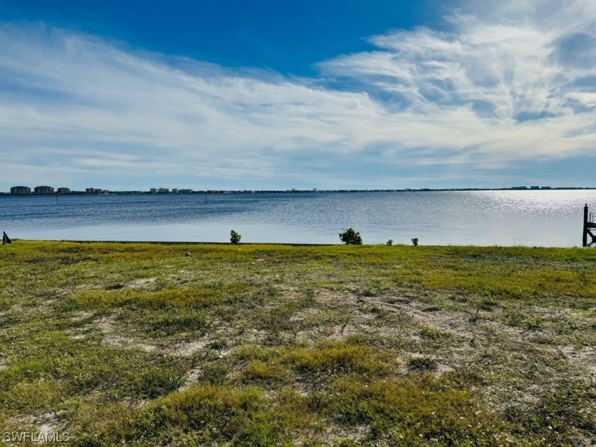 Prime location. This oversized Riverfront building site with - Beach Lot for sale in Cape Coral, Florida on Beachhouse.com