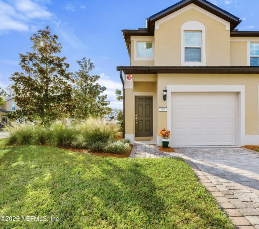 Bright, updated end-unit condo in Del Webb! This home offers - Beach Condo for sale in Ponte Vedra, Florida on Beachhouse.com