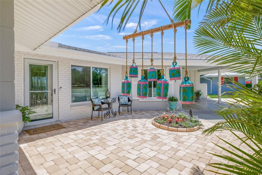 Under contract-accepting backup offers. MID CENTURY CHARMER in - Beach Home for sale in Sarasota, Florida on Beachhouse.com