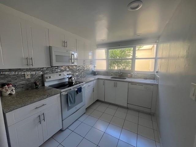Spacious and fully updated 2-bedroom, 2-bath condo offering 1 - Beach Condo for sale in Miami, Florida on Beachhouse.com