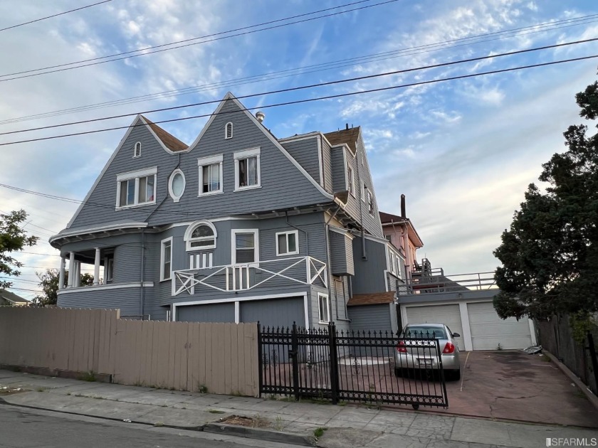 Welcome to this Corner location, traditional, classical - Beach Home for sale in Oakland, California on Beachhouse.com