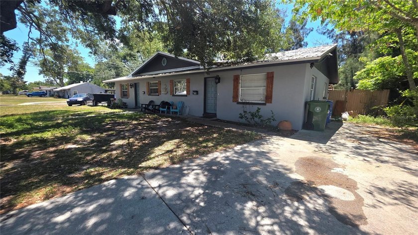 Investor alert! This well-maintained duplex offers two spacious - Beach Townhome/Townhouse for sale in Bradenton, Florida on Beachhouse.com