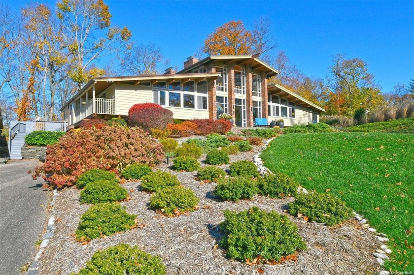 Welcome to this spectacular mid-century modern residence - Beach Home for sale in Lloyd Harbor, New York on Beachhouse.com