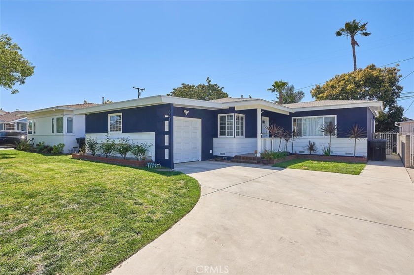 Nestled in the quiet neighborhood of Torrance, this beautiful - Beach Home for sale in Torrance, California on Beachhouse.com