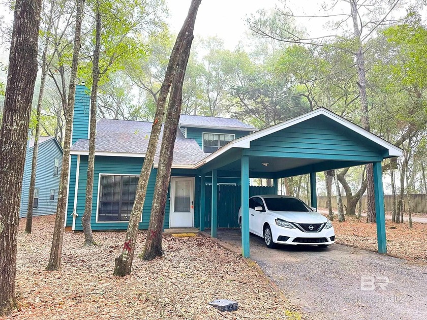 Welcome to your private retreat in Summer Oaks. This 3-bedroom - Beach Home for sale in Daphne, Alabama on Beachhouse.com