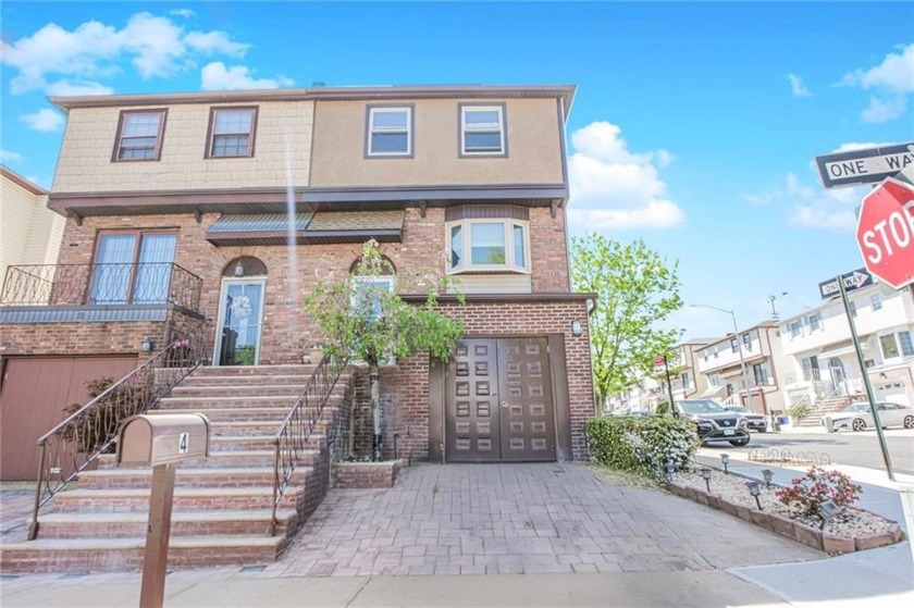 Enter into modern comfort and convenience with this beautifully - Beach Home for sale in Staten  Island, New York on Beachhouse.com
