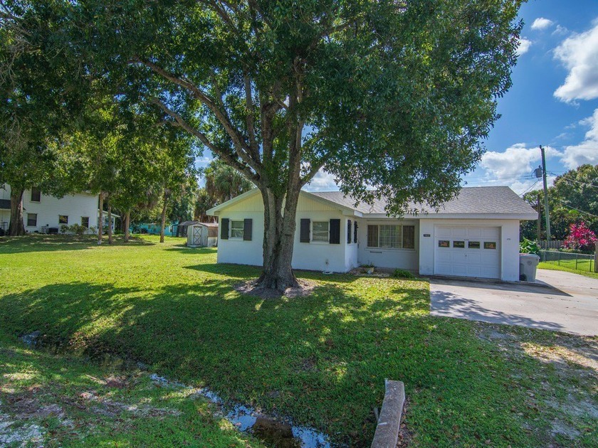 Tucked into a peaceful neighborhood, this 3-bedroom, 2-bath - Beach Home for sale in Vero Beach, Florida on Beachhouse.com