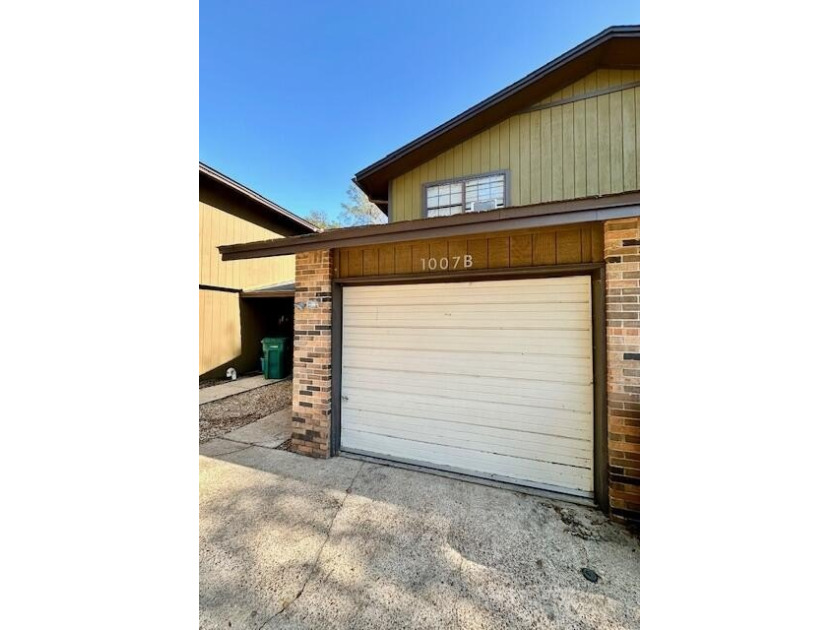 Introducing your 2 story townhome located in central FWB & close - Beach Townhome/Townhouse for sale in Fort Walton Beach, Florida on Beachhouse.com