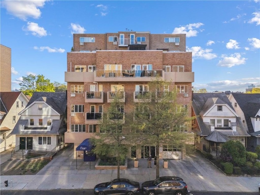 Welcome to This Spacious 1,342 Sqft Duplex 3-Bedroom Elevator - Beach Condo for sale in Brooklyn, New York on Beachhouse.com
