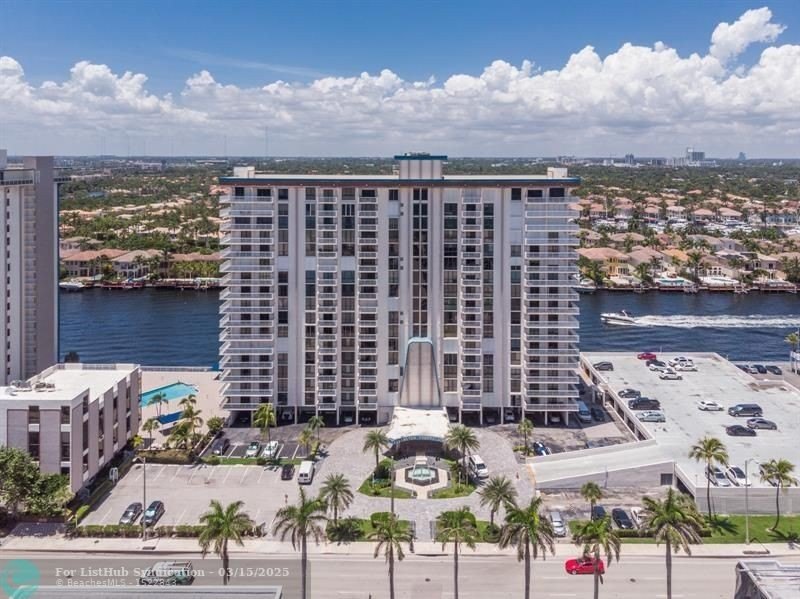 Make this unbelievable original and fantastic priced  48' SE - Beach Condo for sale in Hollywood, Florida on Beachhouse.com