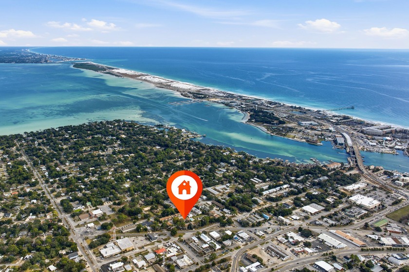 Move-in ready townhome is less than a mile to the beach on - Beach Townhome/Townhouse for sale in Fort Walton Beach, Florida on Beachhouse.com