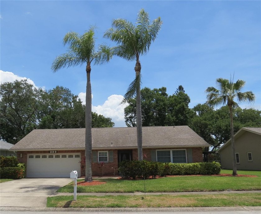 BRICK. CURB APPEAL. HIGHLAND LAKES (55+). PRICE REDUCED! LOW - Beach Home for sale in Palm Harbor, Florida on Beachhouse.com