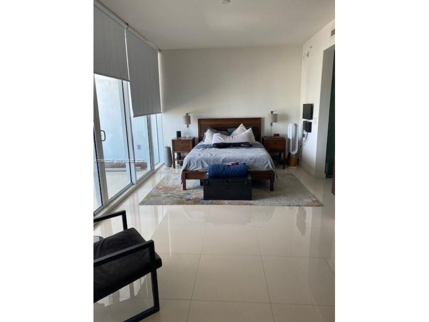 ONE OF THE BEST BUILDINGS IN ALL MIAMI...GREAT SECOND HOME OR - Beach Condo for sale in Miami, Florida on Beachhouse.com