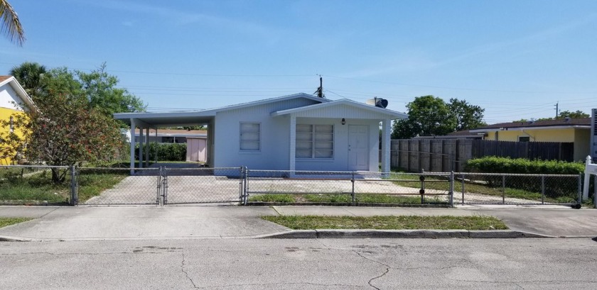 GREAT LIVE IN OR INVESTMENT PROPERTY. CBS 3 BEDROOM, 1 BATH - Beach Home for sale in West Palm Beach, Florida on Beachhouse.com