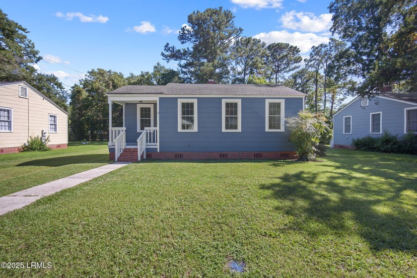 This charming 2-bedroom, 1-bathroom cottage perfectly blends - Beach Home for sale in Beaufort, South Carolina on Beachhouse.com