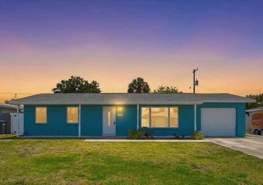 Under contract-accepting backup offers. Welcome to Your Slice of - Beach Home for sale in Bradenton, Florida on Beachhouse.com