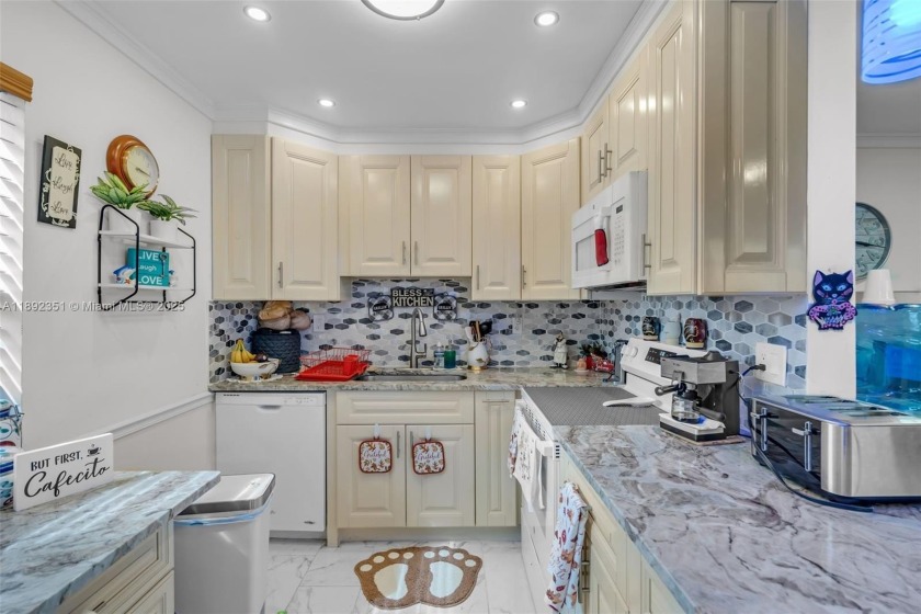 Turnkey 2-bed/2-bath condo in the peaceful community of Kings - Beach Condo for sale in Delray Beach, Florida on Beachhouse.com