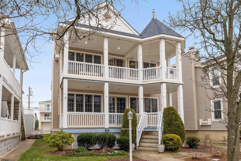 Goldcoast Gem!  This immaculate 2nd floor features 4 spacious - Beach Condo for sale in Ocean City, New Jersey on Beachhouse.com