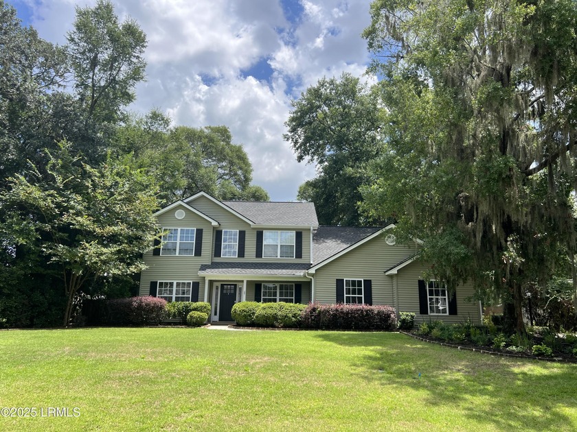 This spacious and well-maintained 5-bedroom, 3-bathroom - Beach Home for sale in Beaufort, South Carolina on Beachhouse.com