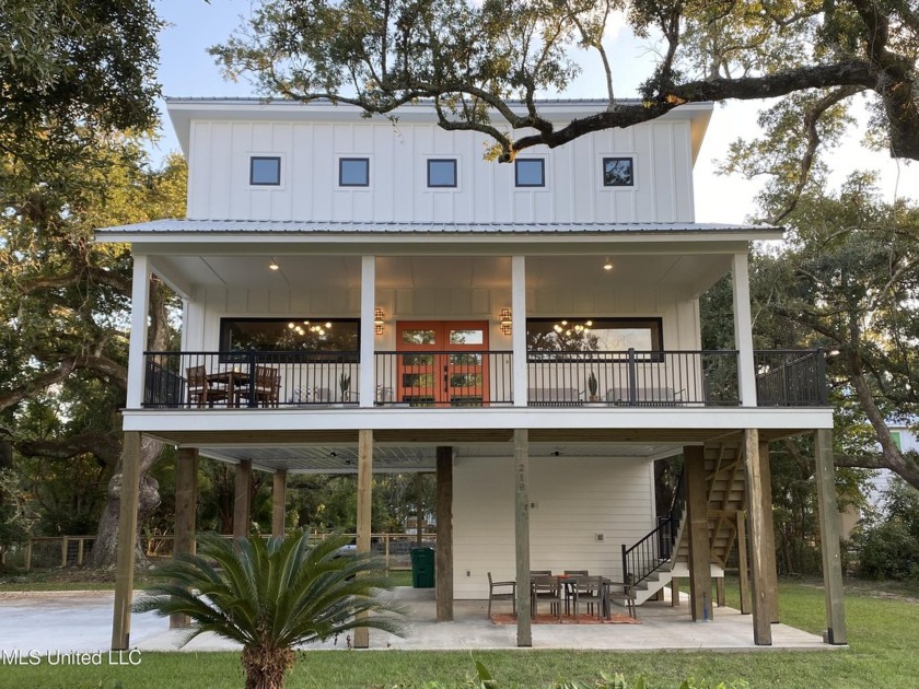 Just listed this fresh modern mid-century design home that - Beach Home for sale in Bay Saint Louis, Mississippi on Beachhouse.com