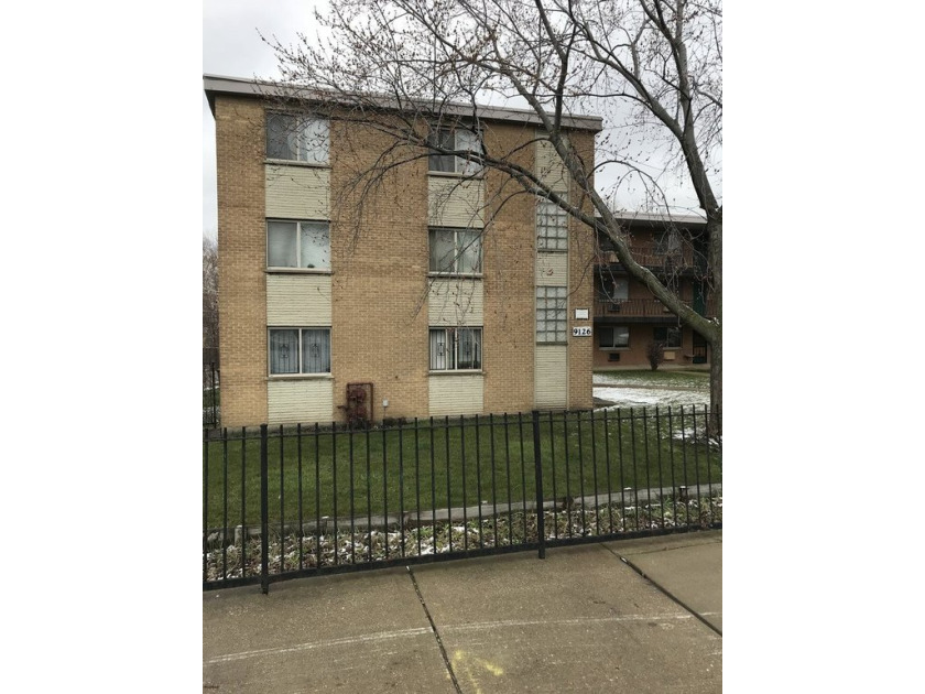 Two bedroom condo priced to sell.  Seller says sell!  Close - Beach Home for sale in Chicago, Illinois on Beachhouse.com