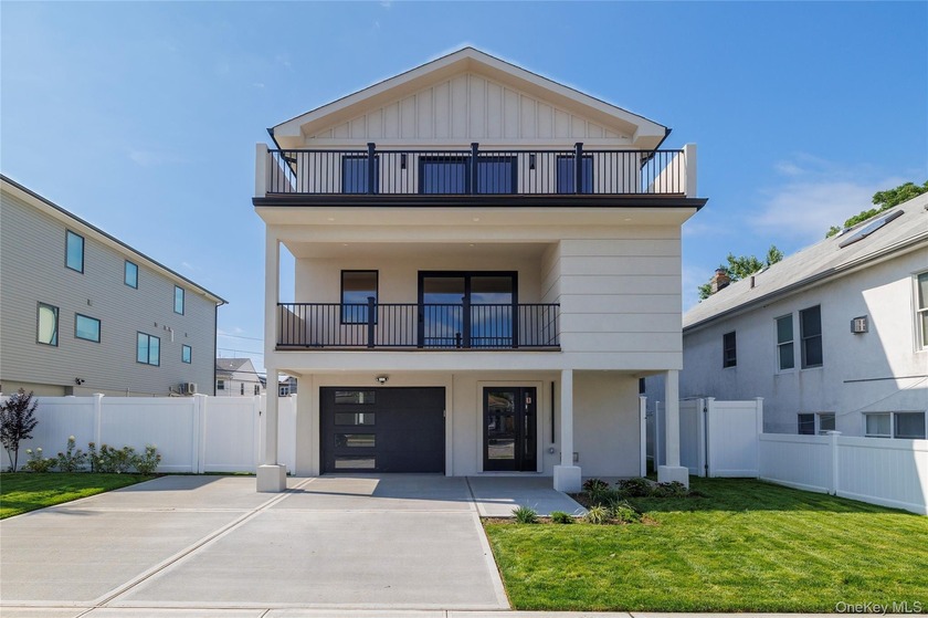 Long Beach, Large Lovely Brand NEW CONSTRUCTION---The oversized - Beach Home for sale in Long Beach, New York on Beachhouse.com