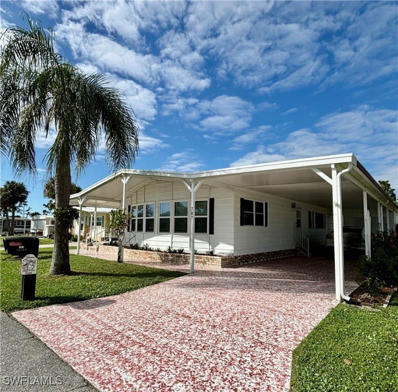 NEW IMPROVED PRICE!!!  1983 2/2 JACOBSEN MANUFACTURED HOME - Beach Home for sale in North Fort Myers, Florida on Beachhouse.com