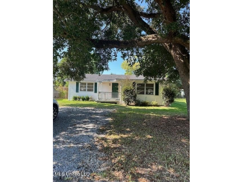 Take a look at this cottage that with some TLC, could be the - Beach Home for sale in Bay Saint Louis, Mississippi on Beachhouse.com