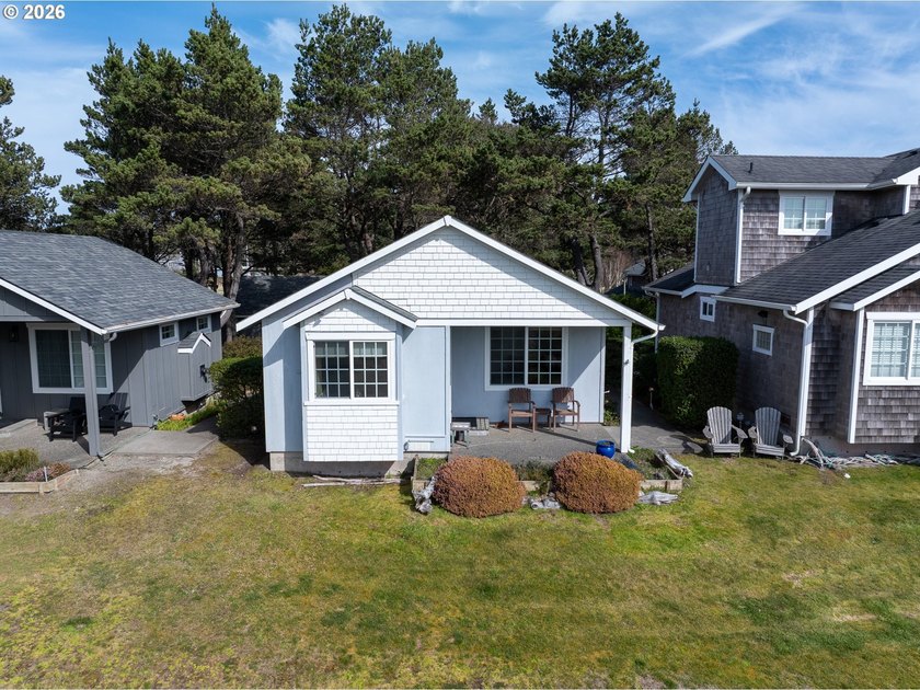 This oceanfront residence is part of a distinctive development - Beach Home for sale in Ocean Park, Washington on Beachhouse.com