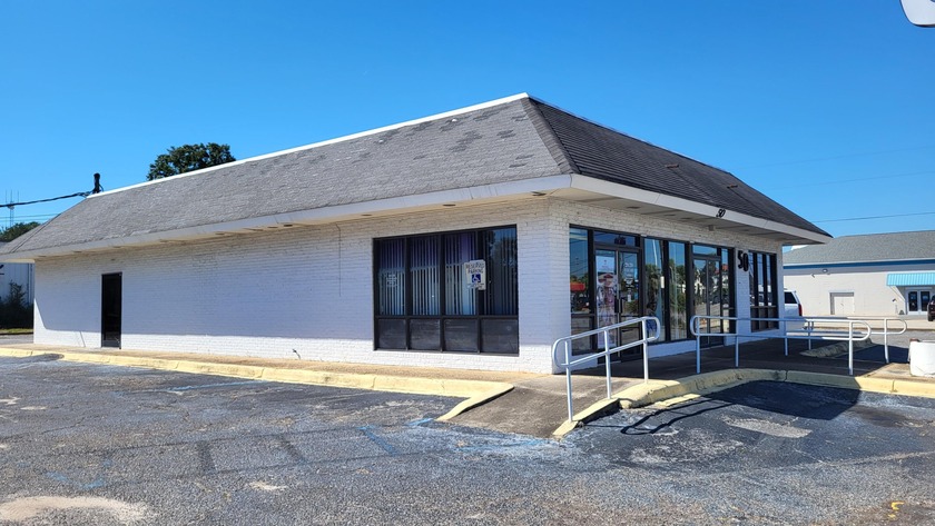 Land area is 0.68 acres with 187' of street frontage and - Beach Condo for sale in Fort Walton Beach, Florida on Beachhouse.com