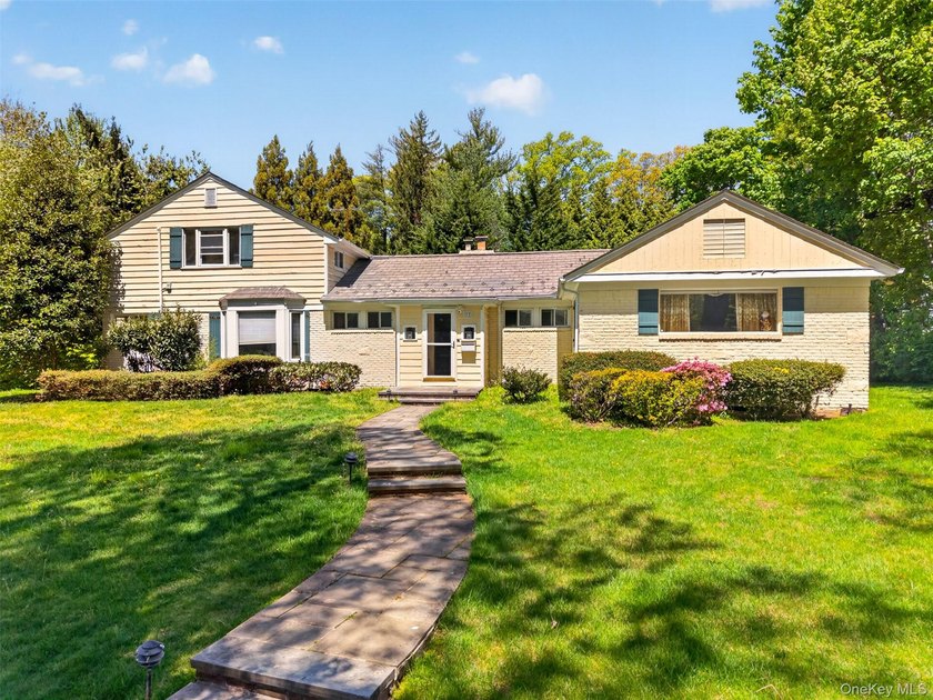Prime Lake Success / University Gardens Location - Exceptional - Beach Home for sale in Great Neck, New York on Beachhouse.com