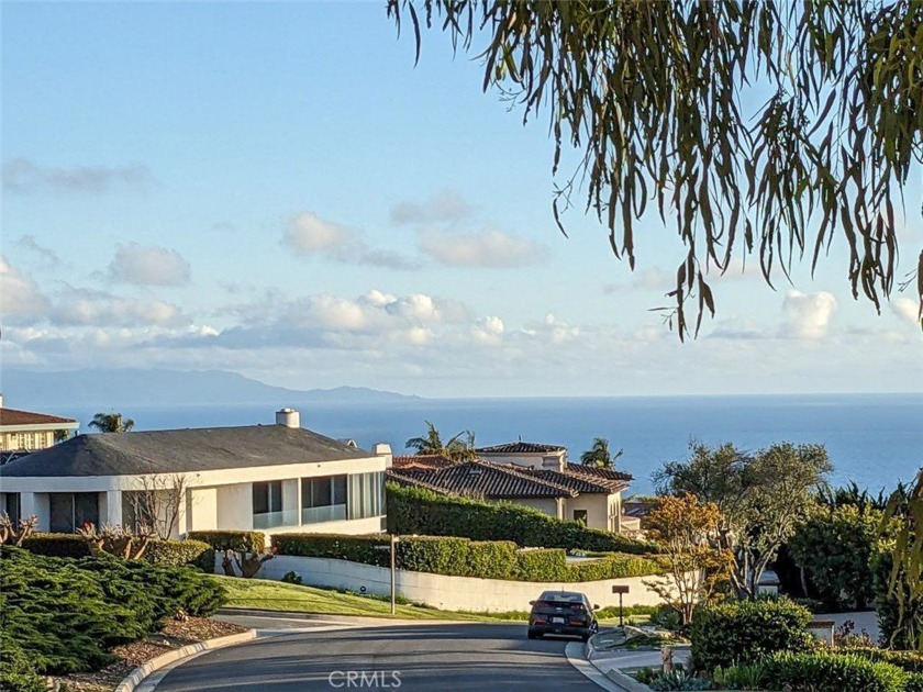 Situated on a flat lot on a flat street with a sweeping ocean - Beach Home for sale in Palos Verdes Estates, California on Beachhouse.com