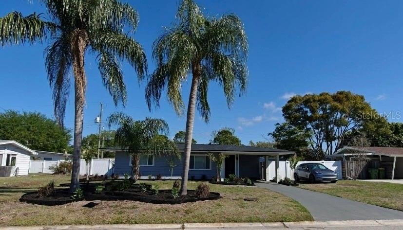 *Seller offering closing cost assistance*
NEW PRICE - MOTIVATED - Beach Home for sale in Sarasota, Florida on Beachhouse.com